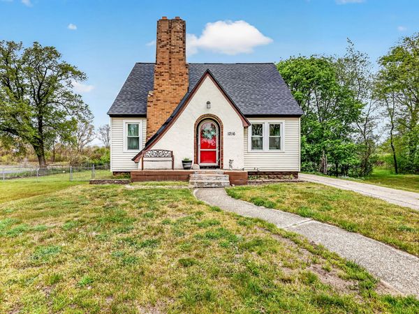 1216 W Broadway Avenue, Muskegon, MI 49441