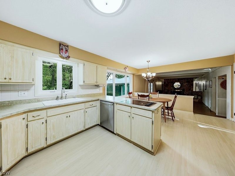 6982 Carol Drive , Independence, OH 44131 Photo 7