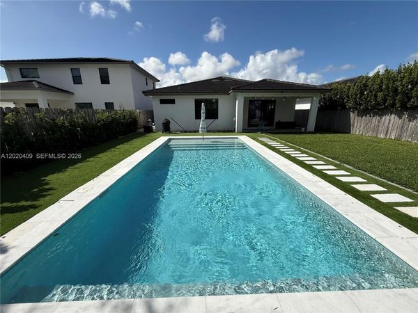 2945 SE 3rd St , Homestead, FL 33033