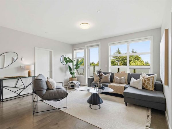 4000 Shelbourne St , Unit 301, Saanich, BC V8N 3E4