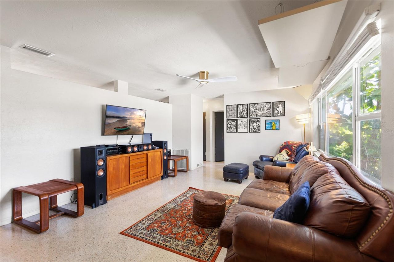 1124 40th Avenue Ne, Saint Petersburg, FL 33703 Photo