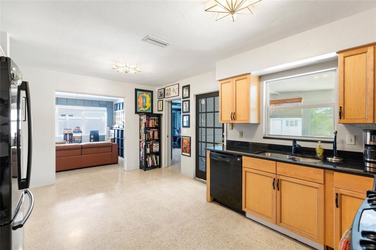 1124 40th Avenue Ne, Saint Petersburg, FL 33703 Photo