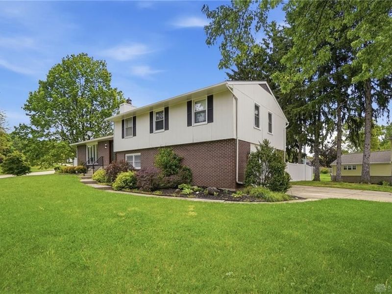 4220 Willow Creek Drive, Clayton, OH 45415 Photo 2