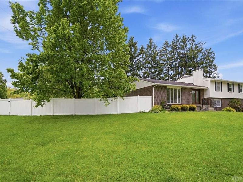 4220 Willow Creek Drive, Clayton, OH 45415 Photo 4
