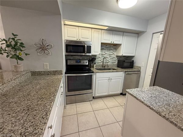 14900 Summerlin Woods DR, Unit 13, FORT MYERS, FL 33919