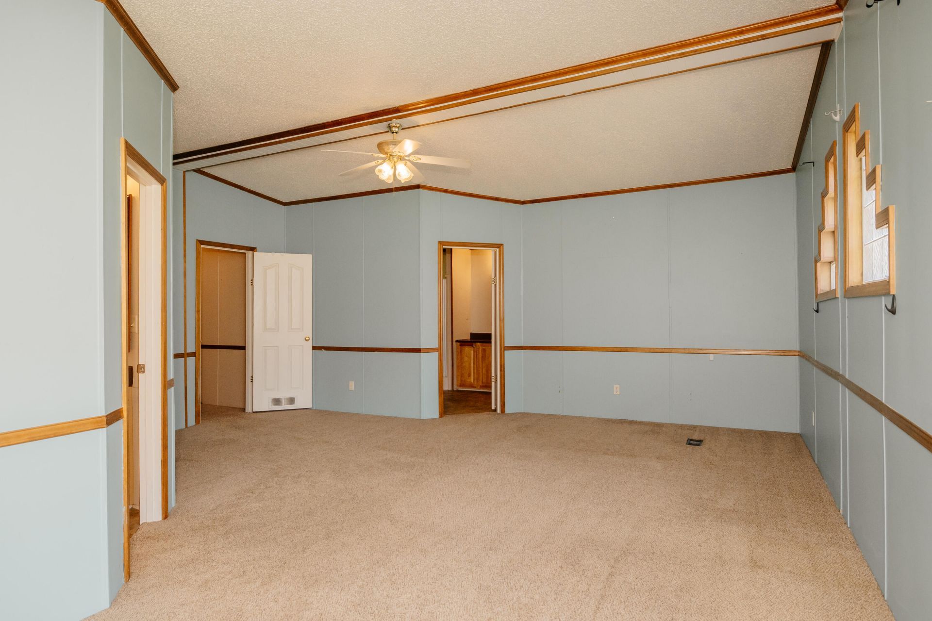 104 Prince Edward Drive Photo 24