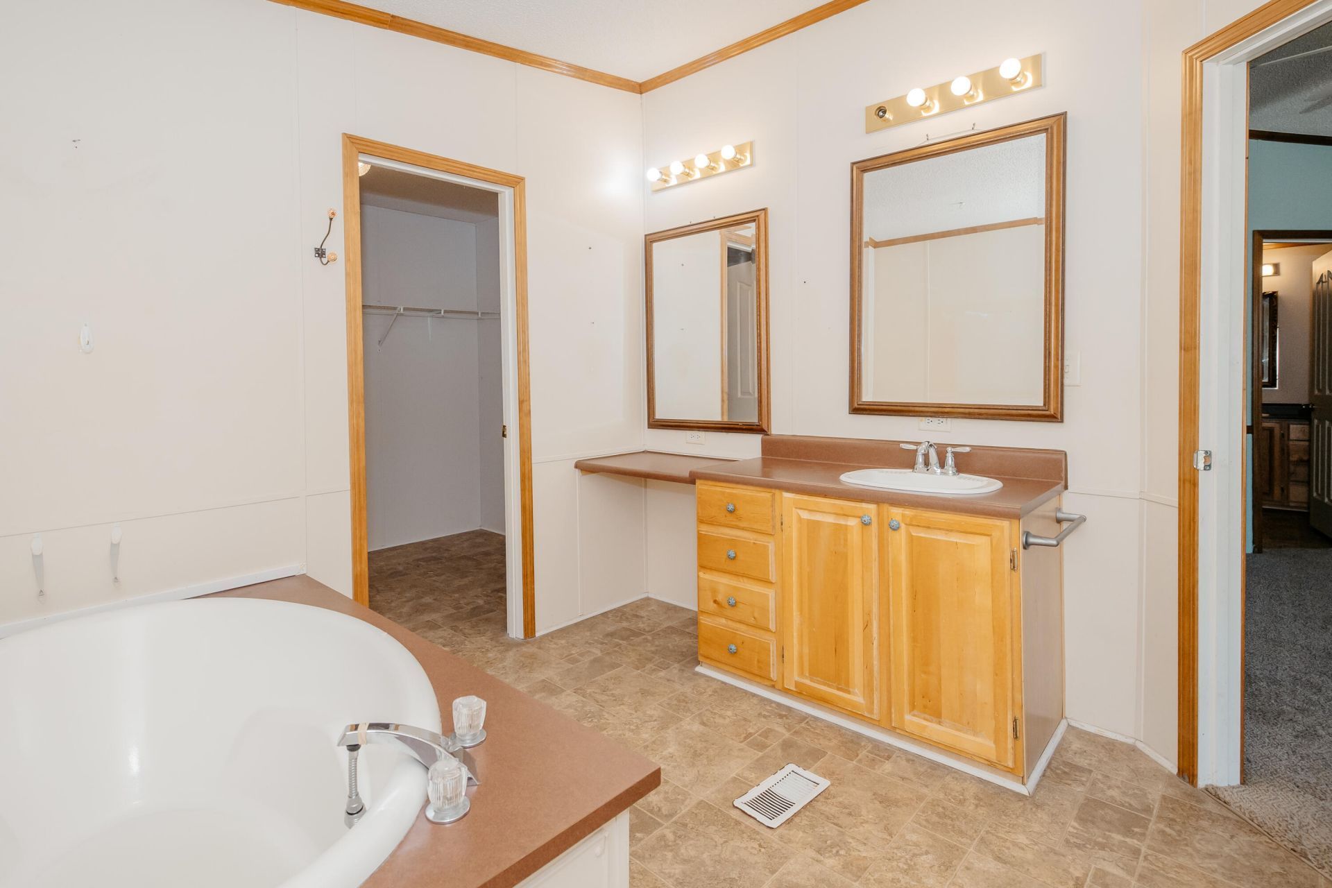 104 Prince Edward Drive Photo 26
