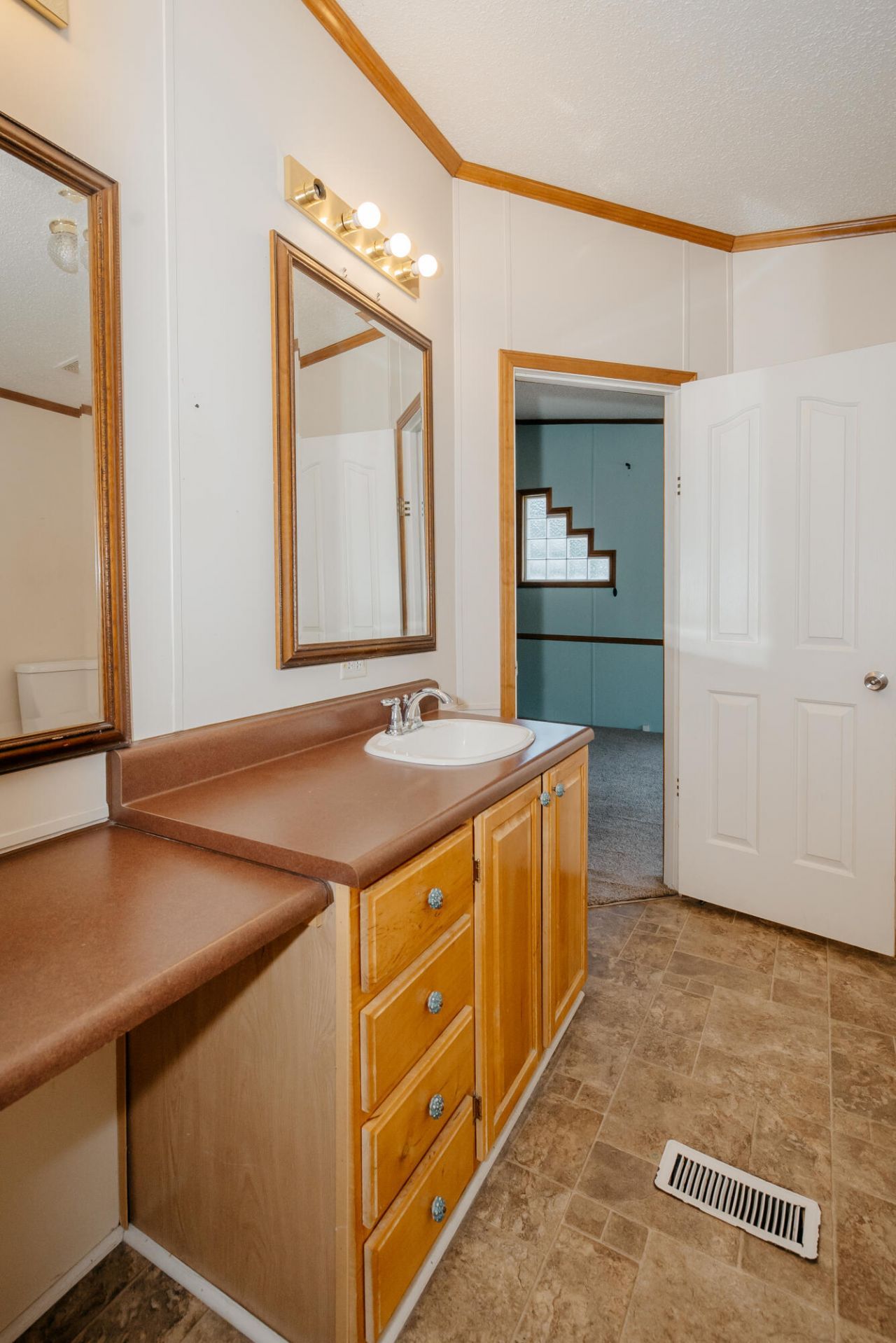 104 Prince Edward Drive Photo 31