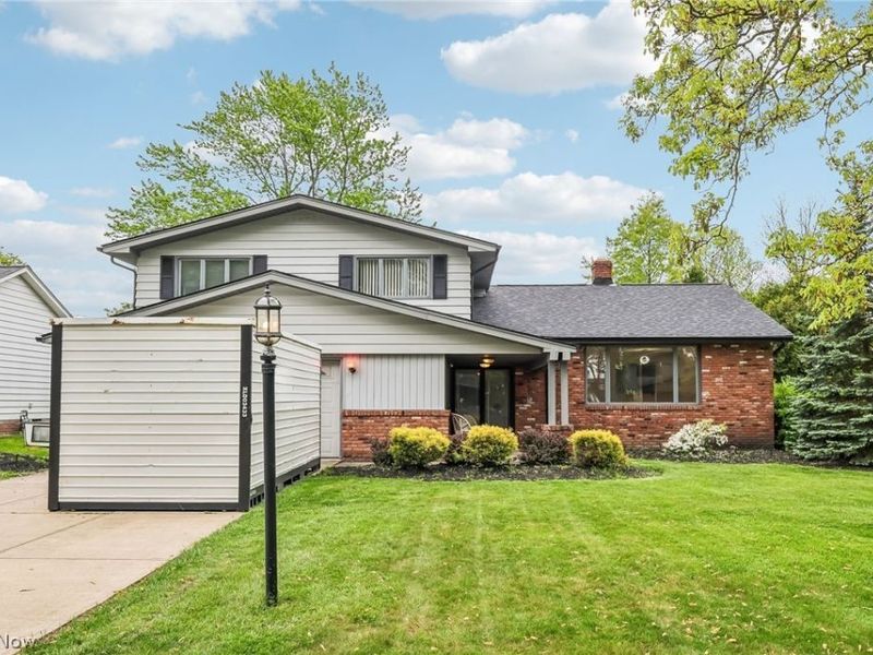 5420 Bluebell Drive, Lyndhurst, OH 44124 Photo 1