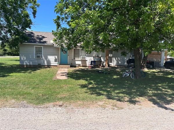 1305 Oak , Megargel, TX 76370