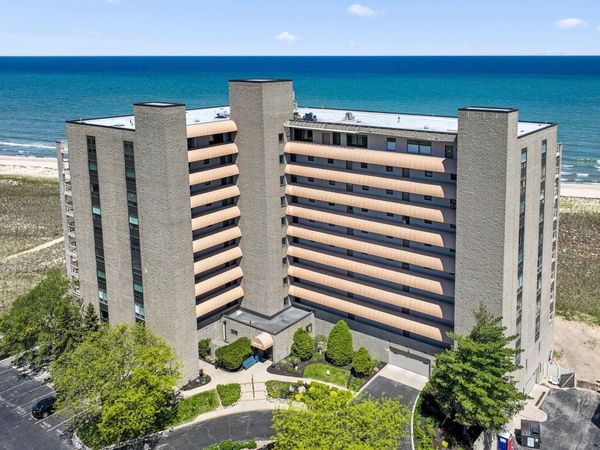 100 Lake Shore Drive , Unit 806, Michigan City, IN 46360