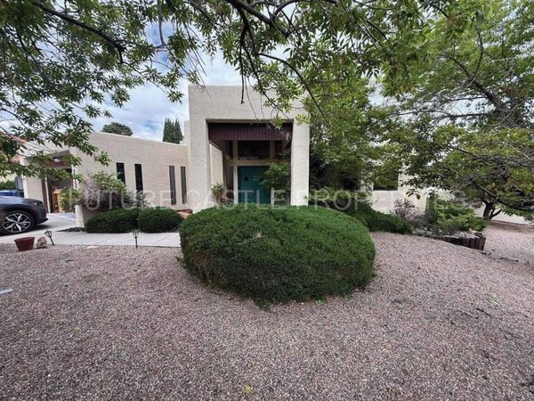 5021 Calle Del Cielo NE, Albuquerque, NM 87111