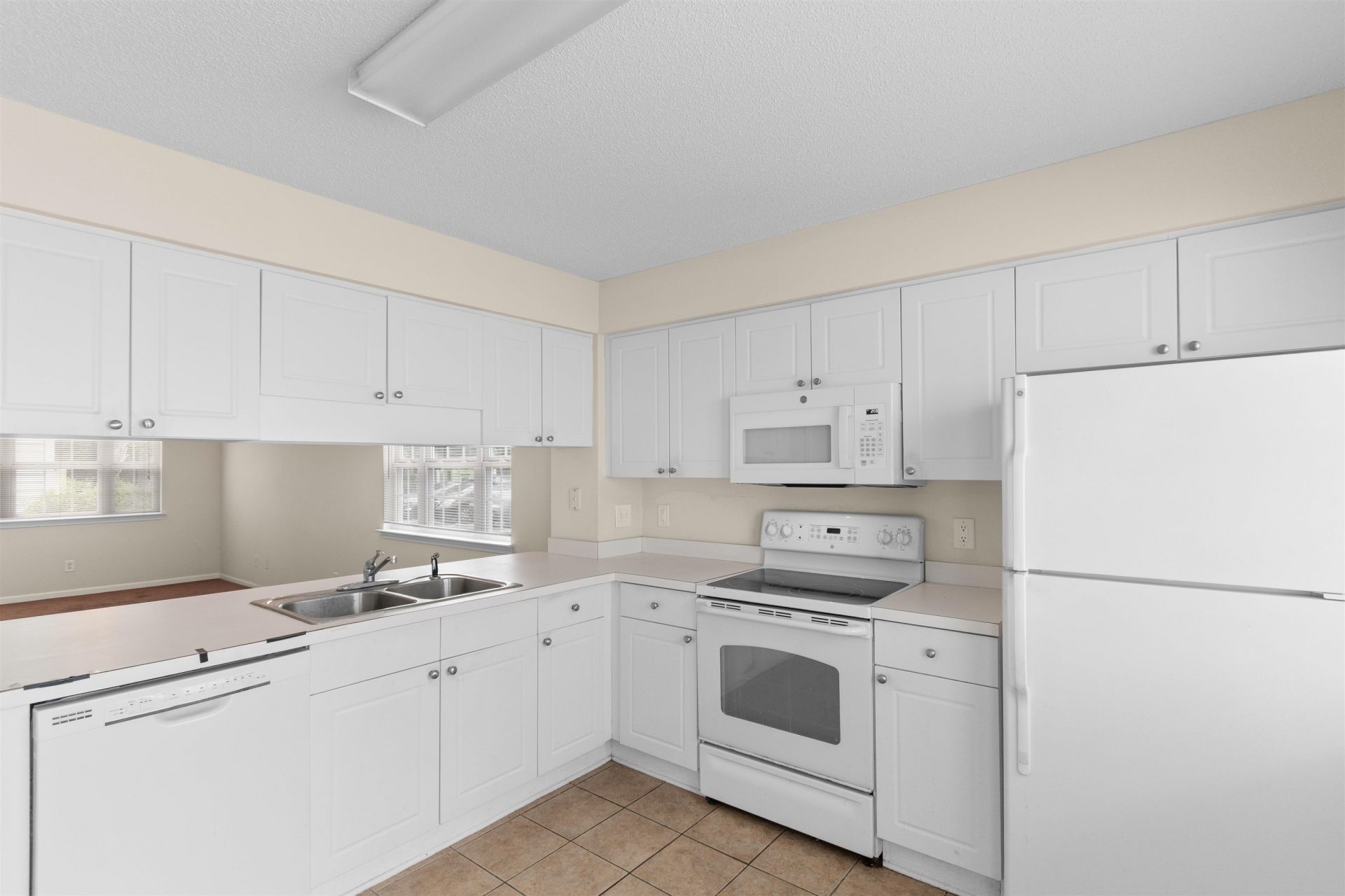 621 Sailbrooke Ct.  Photo 5