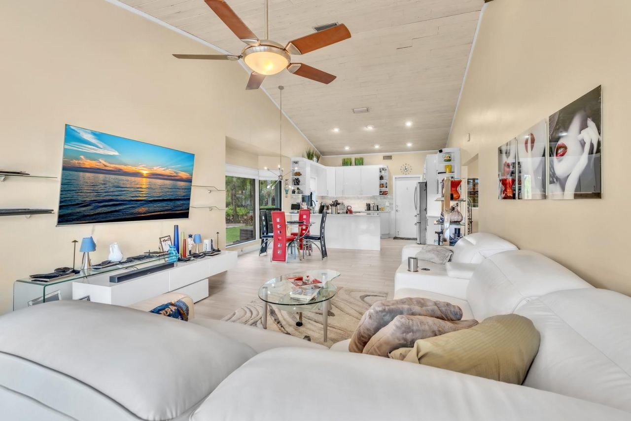 7640 NW 87th Avenue, Tamarac, FL 33321 Photo