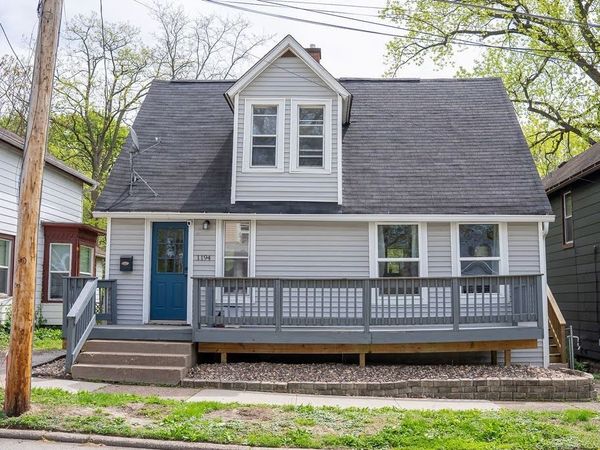 1194 23RD Street , Moline, IL 61265