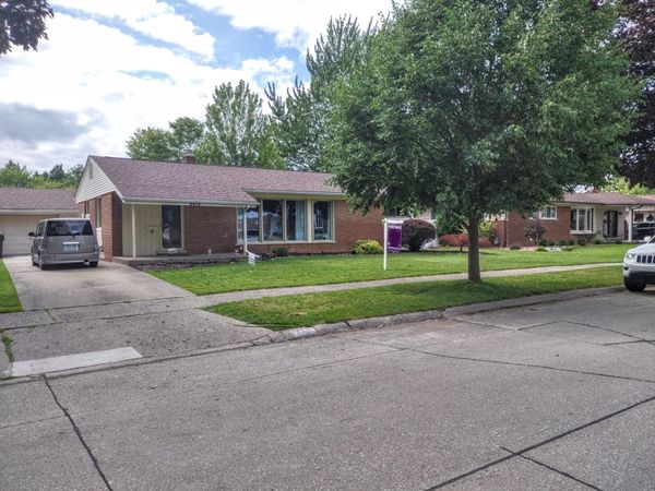 2410 Middlefield Road, Trenton, MI 48183