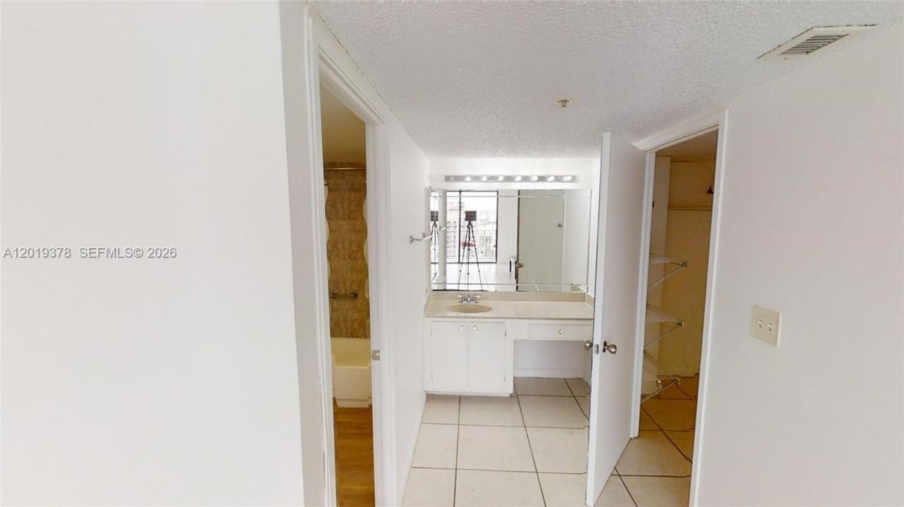 210 174th St, Unit 1918, Sunny Isles Beach, FL 33160 Photo