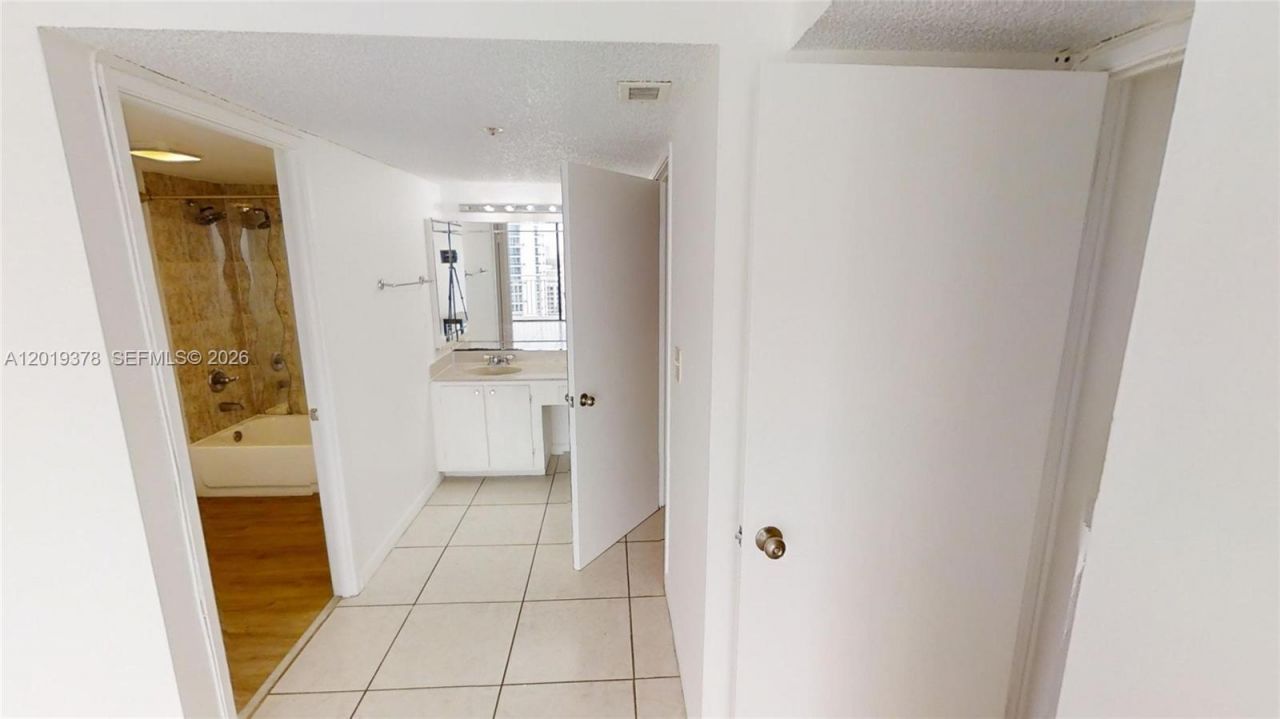 210 174th St, Unit 1918, Sunny Isles Beach, FL 33160 Photo