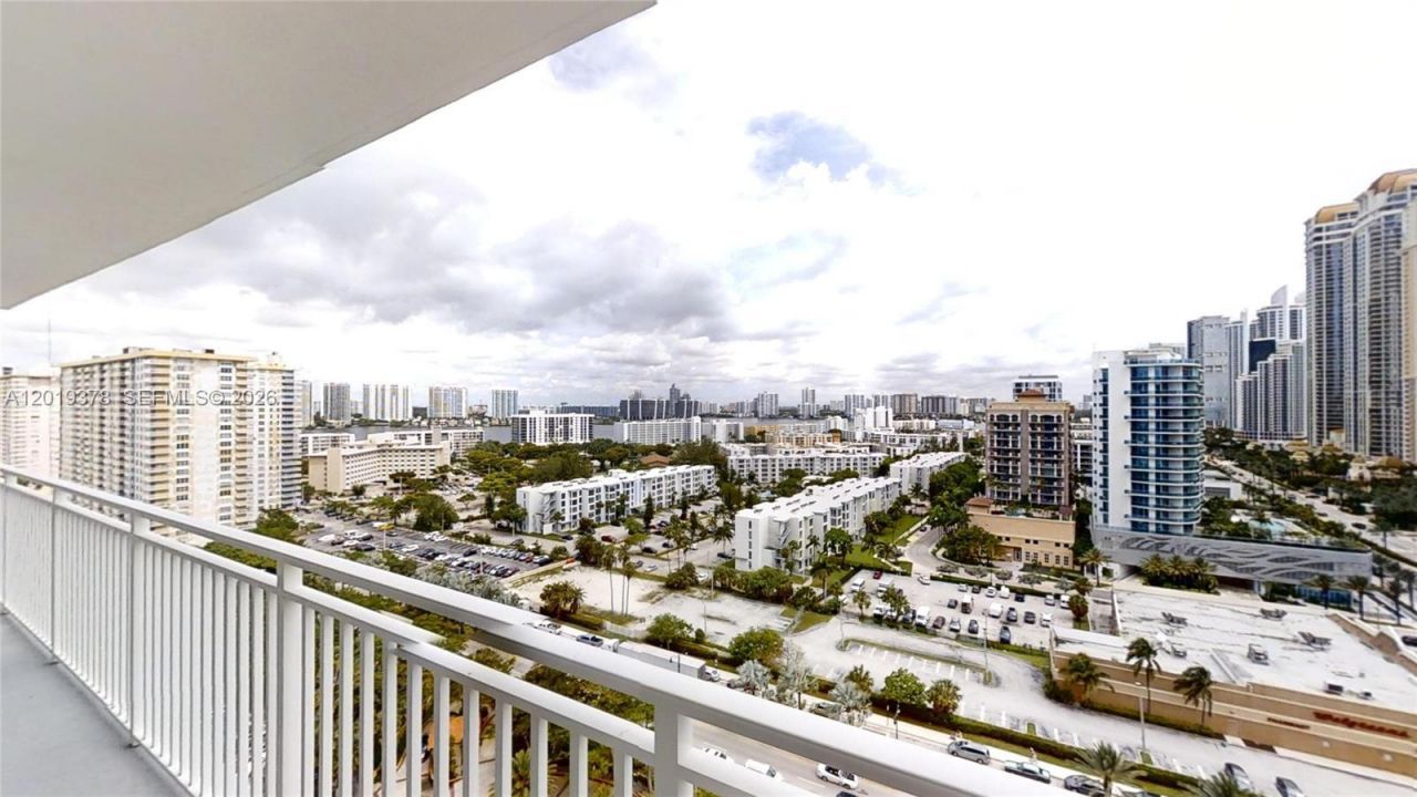 210 174th St, Unit 1918, Sunny Isles Beach, FL 33160 Photo