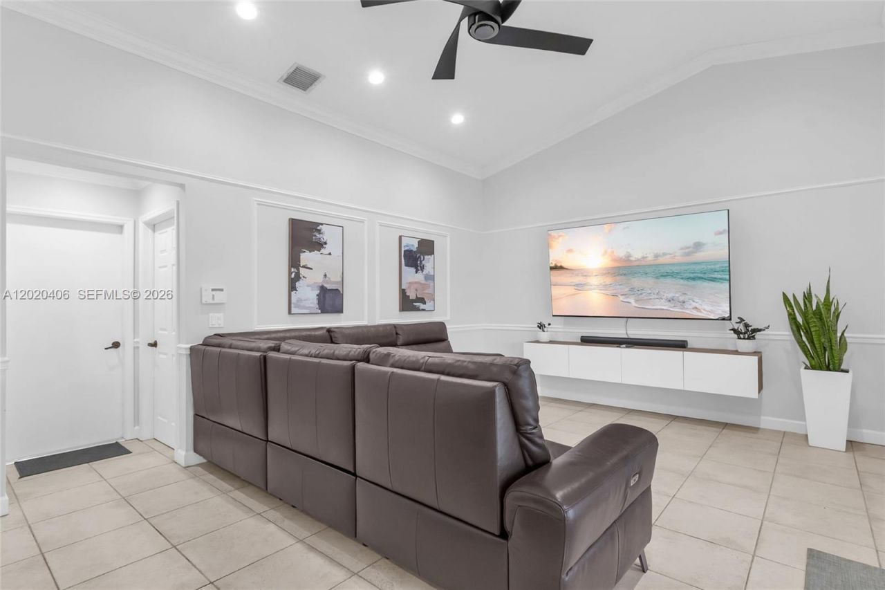 321 NW 193rd Ave , Pembroke Pines, FL 33029 Photo