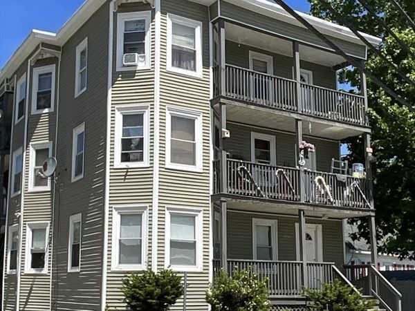 121 Charlton St, Southbridge, MA 01550
