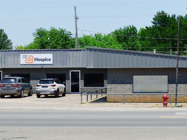 1207 E Jackson , Hugo, OK 74743