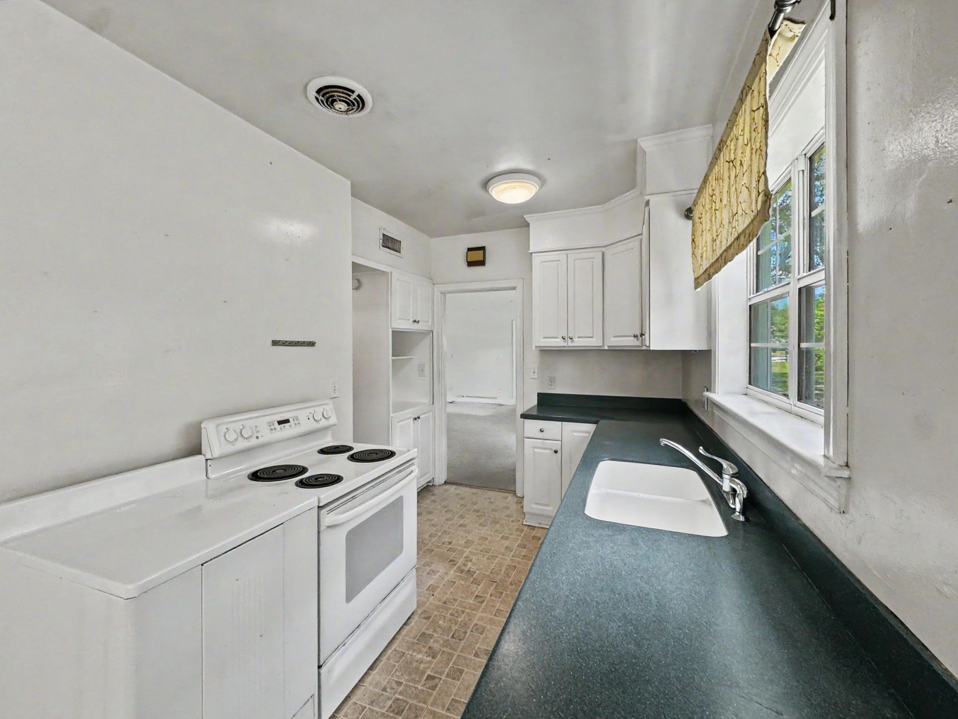 305 Geddes Avenue Photo 5