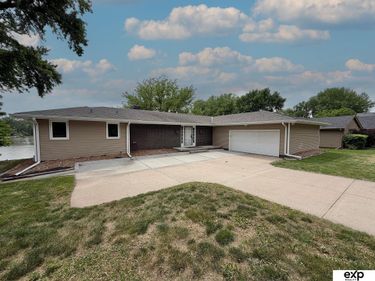 460 Lakehurst Drive , Waterloo, NE 68069