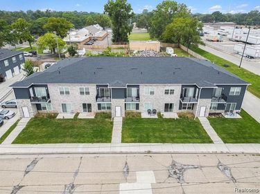 1251 E WOODWARD HEIGHTS Boulevard, Hazel Park, MI 48030