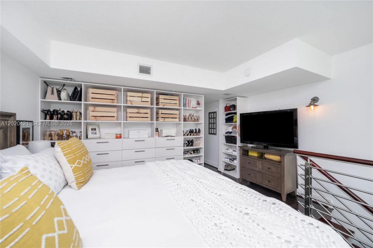 41 SE 5th St , Unit 704, Miami, FL 33131 Photo