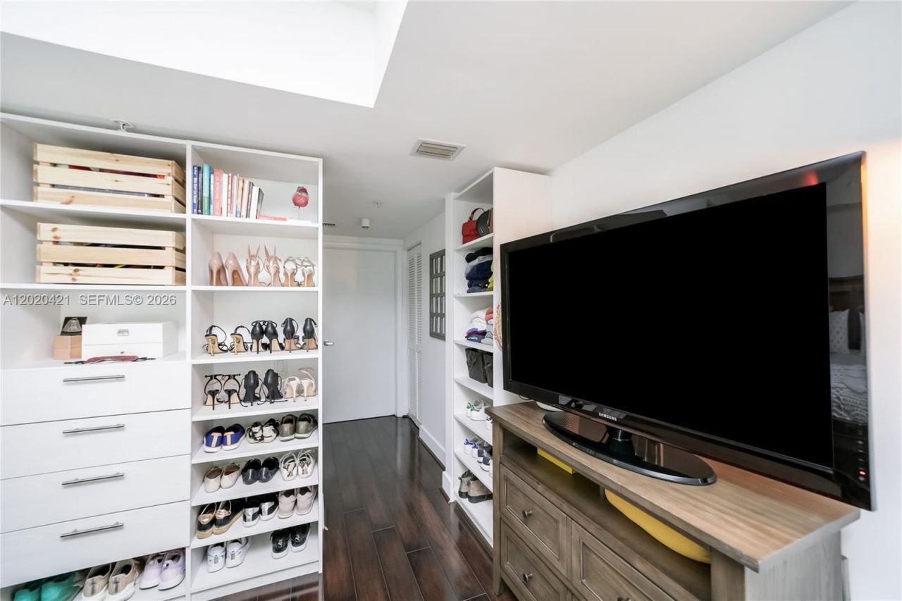41 SE 5th St , Unit 704, Miami, FL 33131 Photo