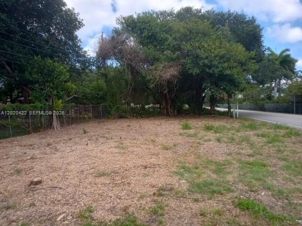 2410 NW 167 St , Miami Gardens, FL 33056
