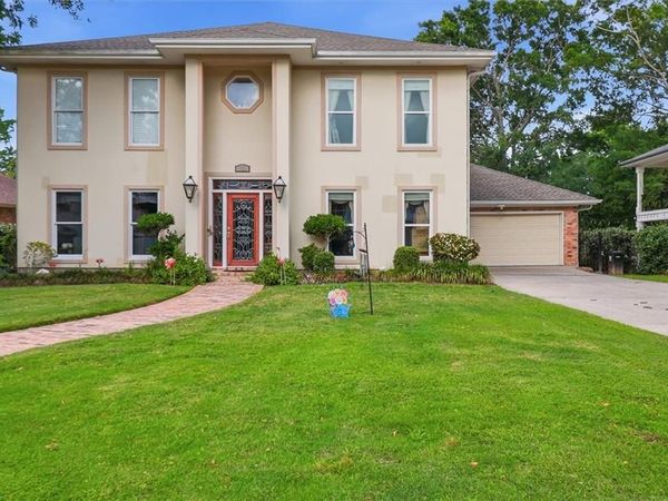 22 CHATEAU TRIANON Drive , Kenner, LA 70065