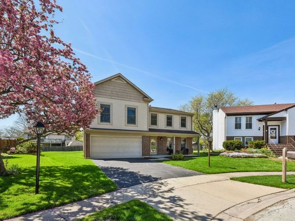 588 Kingston Court , Roselle, IL 60172