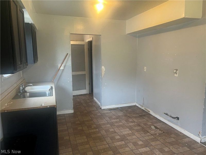 4433 E 158th Street, Cleveland, OH 44128 Photo 6