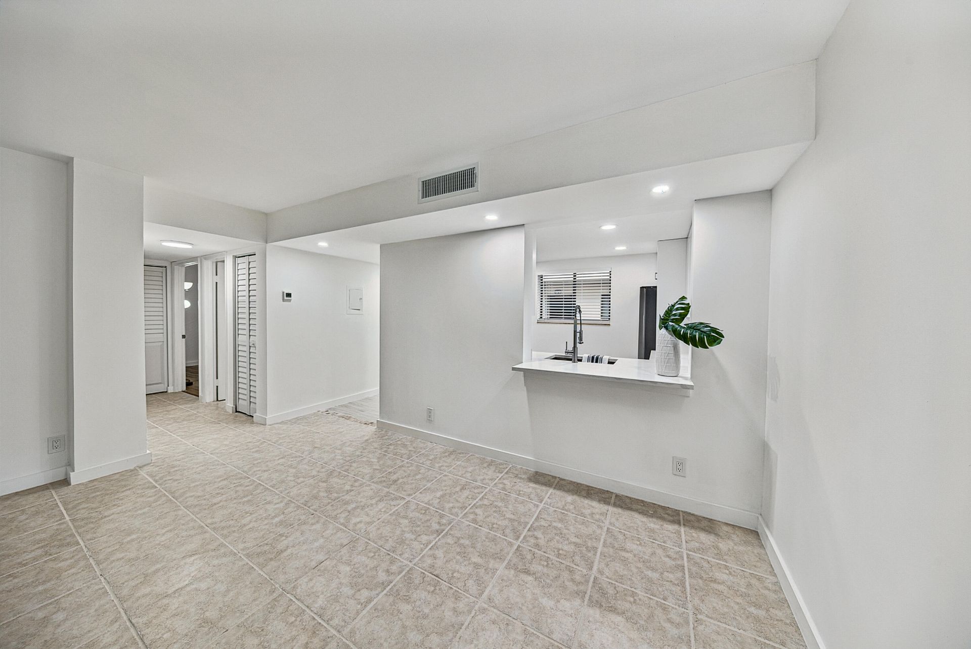 5220 Las Verdes Circle, Unit 317, Delray Beach, FL 33484 Photo