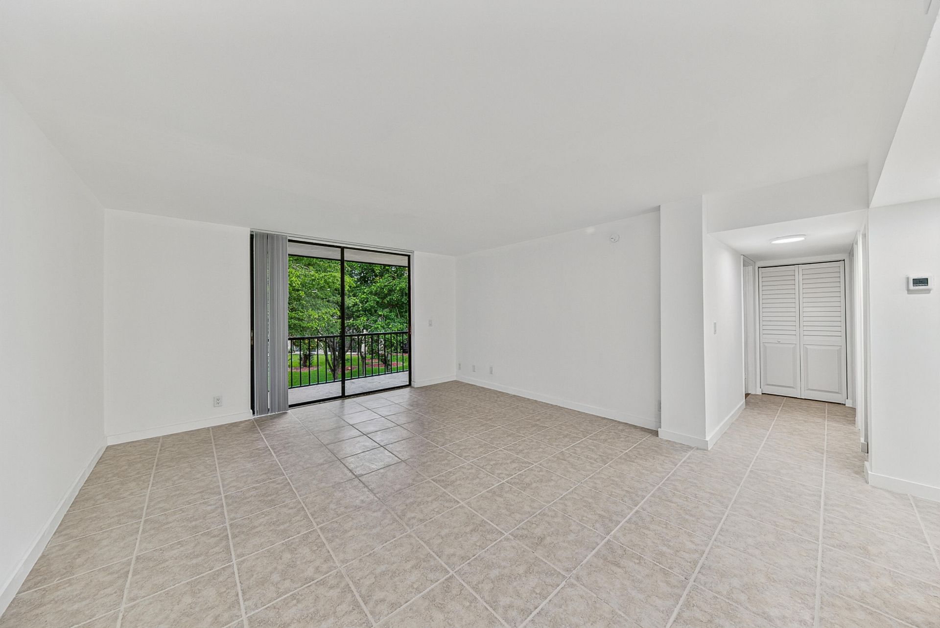 5220 Las Verdes Circle, Unit 317, Delray Beach, FL 33484 Photo