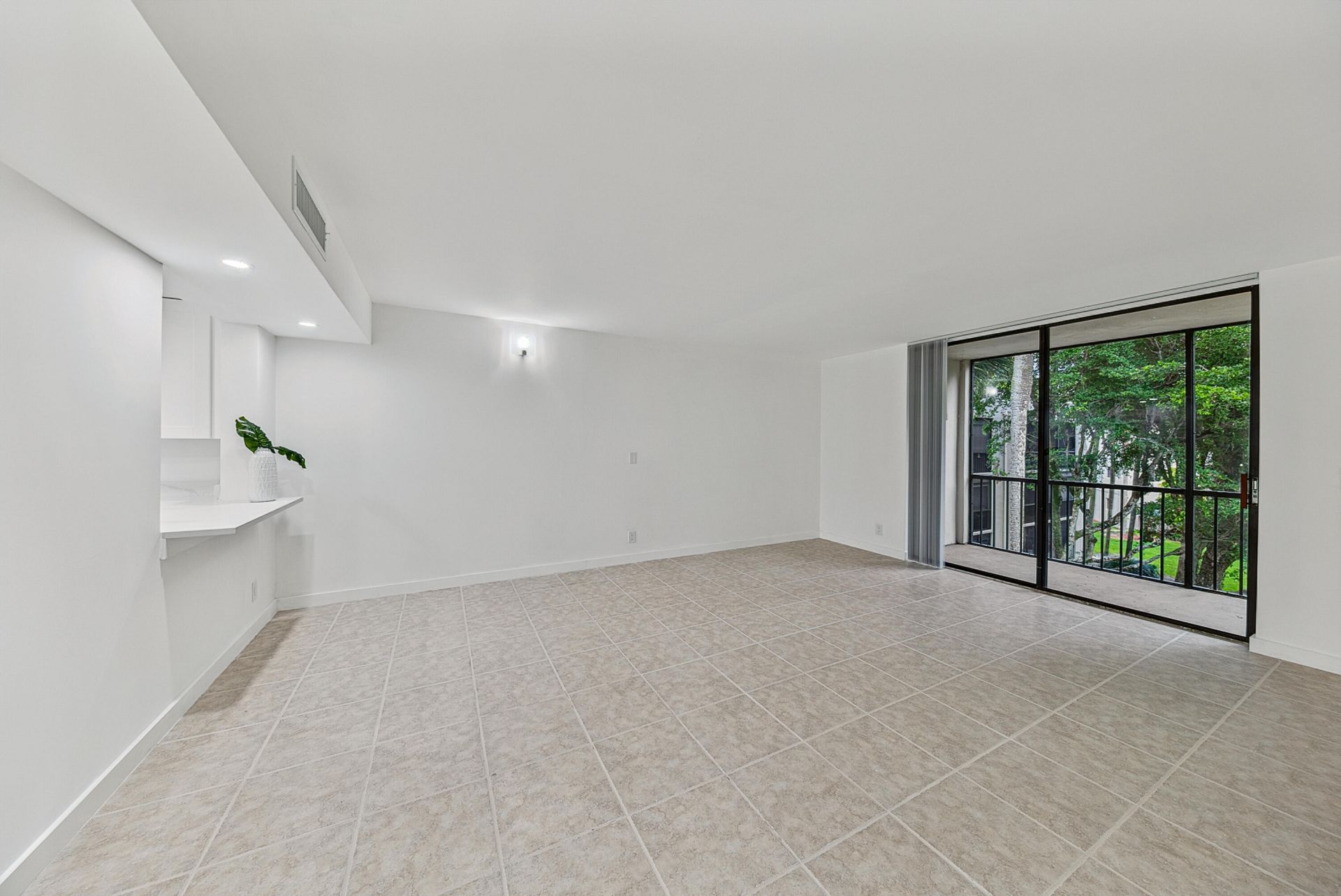 5220 Las Verdes Circle, Unit 317, Delray Beach, FL 33484 Photo