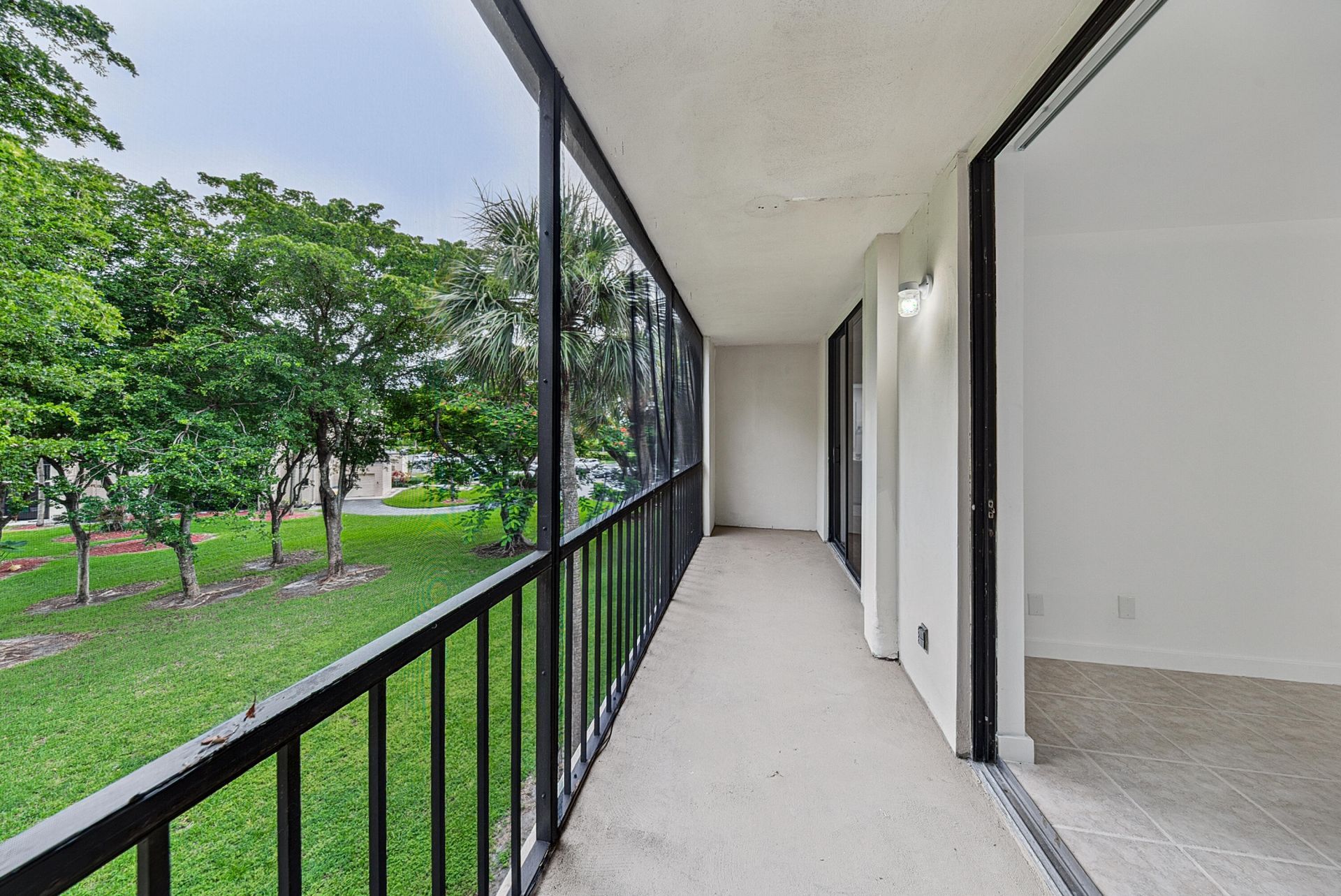 5220 Las Verdes Circle, Unit 317, Delray Beach, FL 33484 Photo