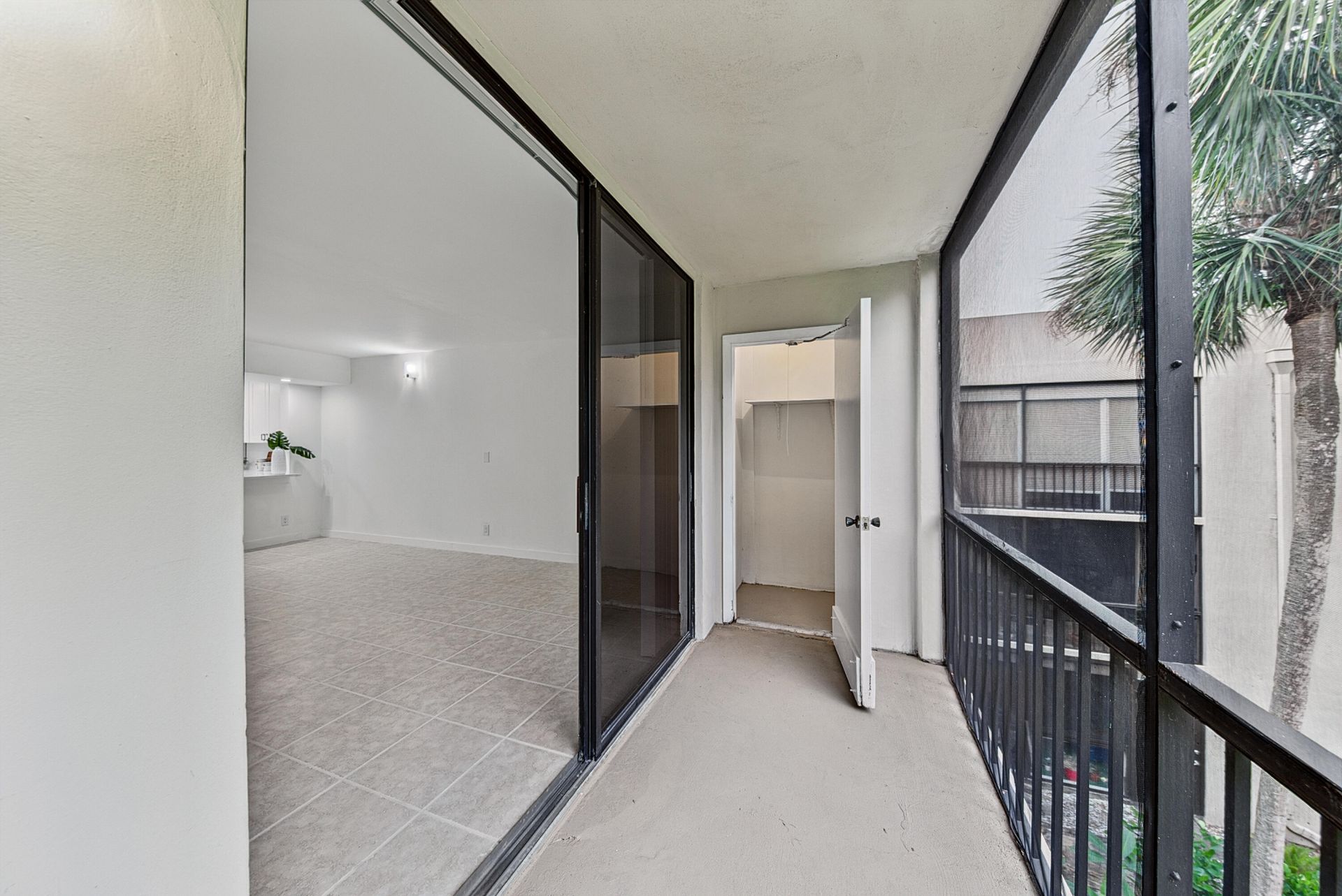 5220 Las Verdes Circle, Unit 317, Delray Beach, FL 33484 Photo