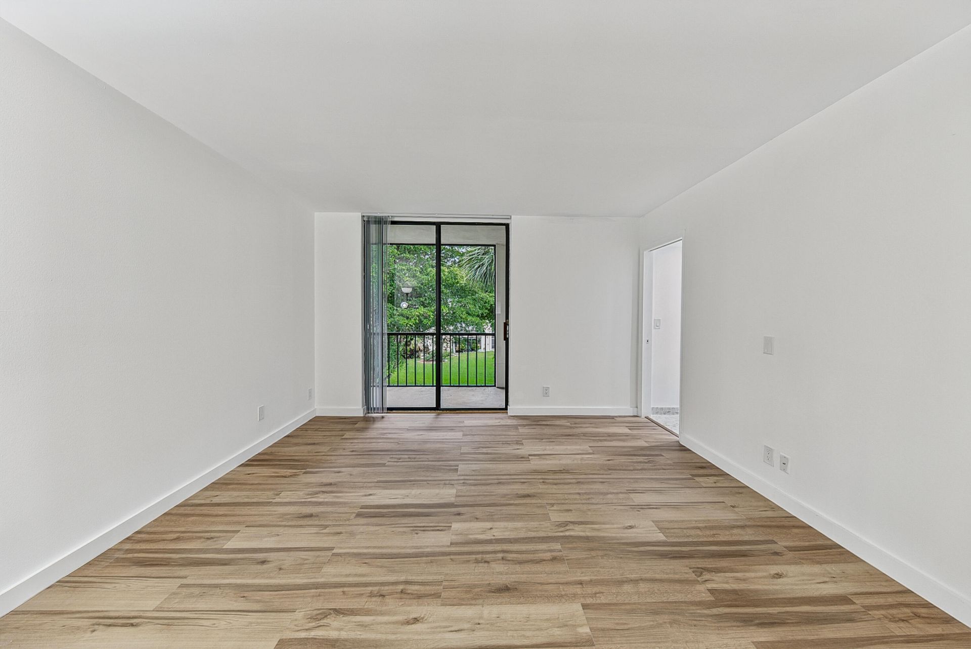 5220 Las Verdes Circle, Unit 317, Delray Beach, FL 33484 Photo