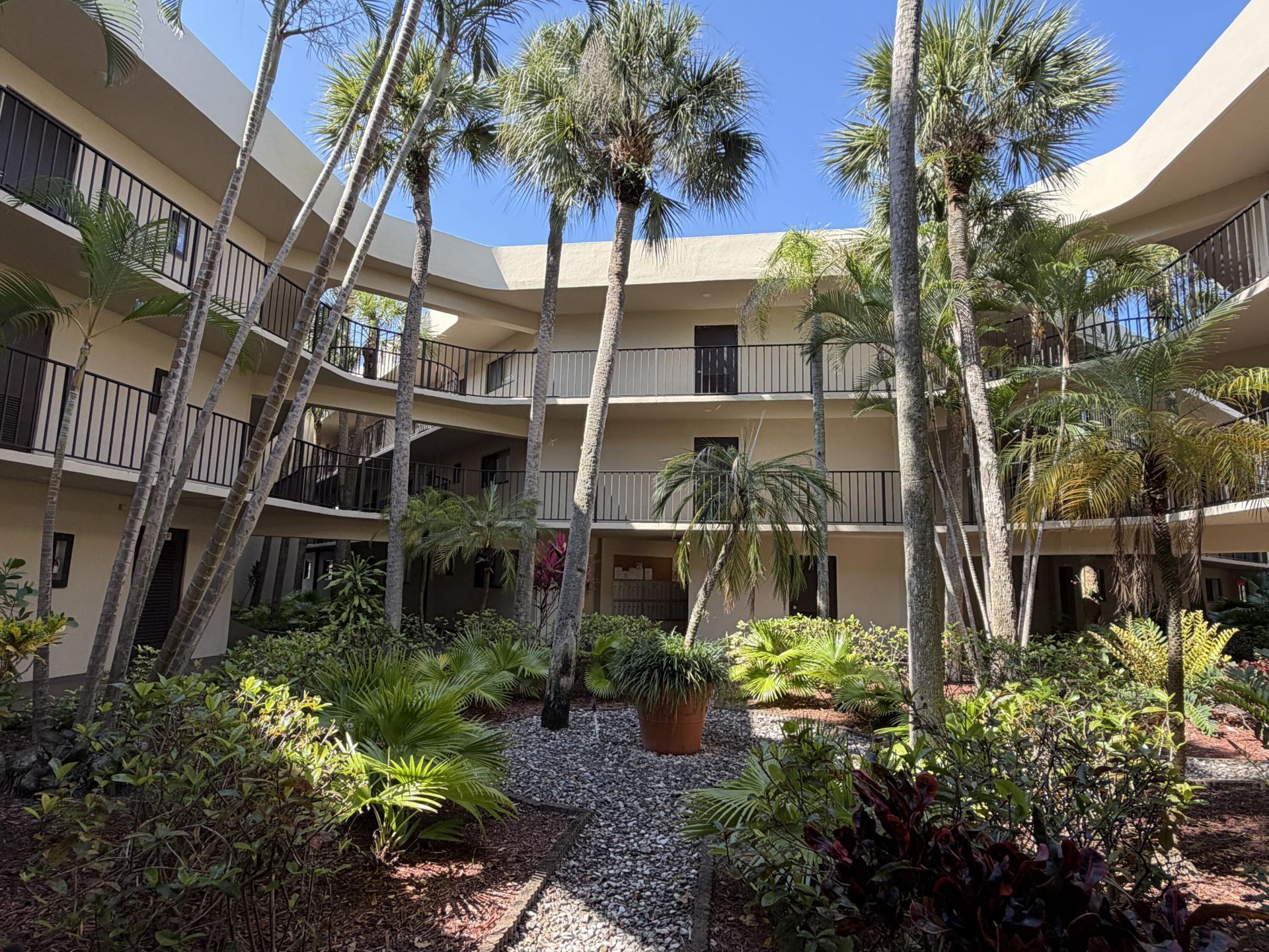 5220 Las Verdes Circle, Unit 317, Delray Beach, FL 33484 Photo