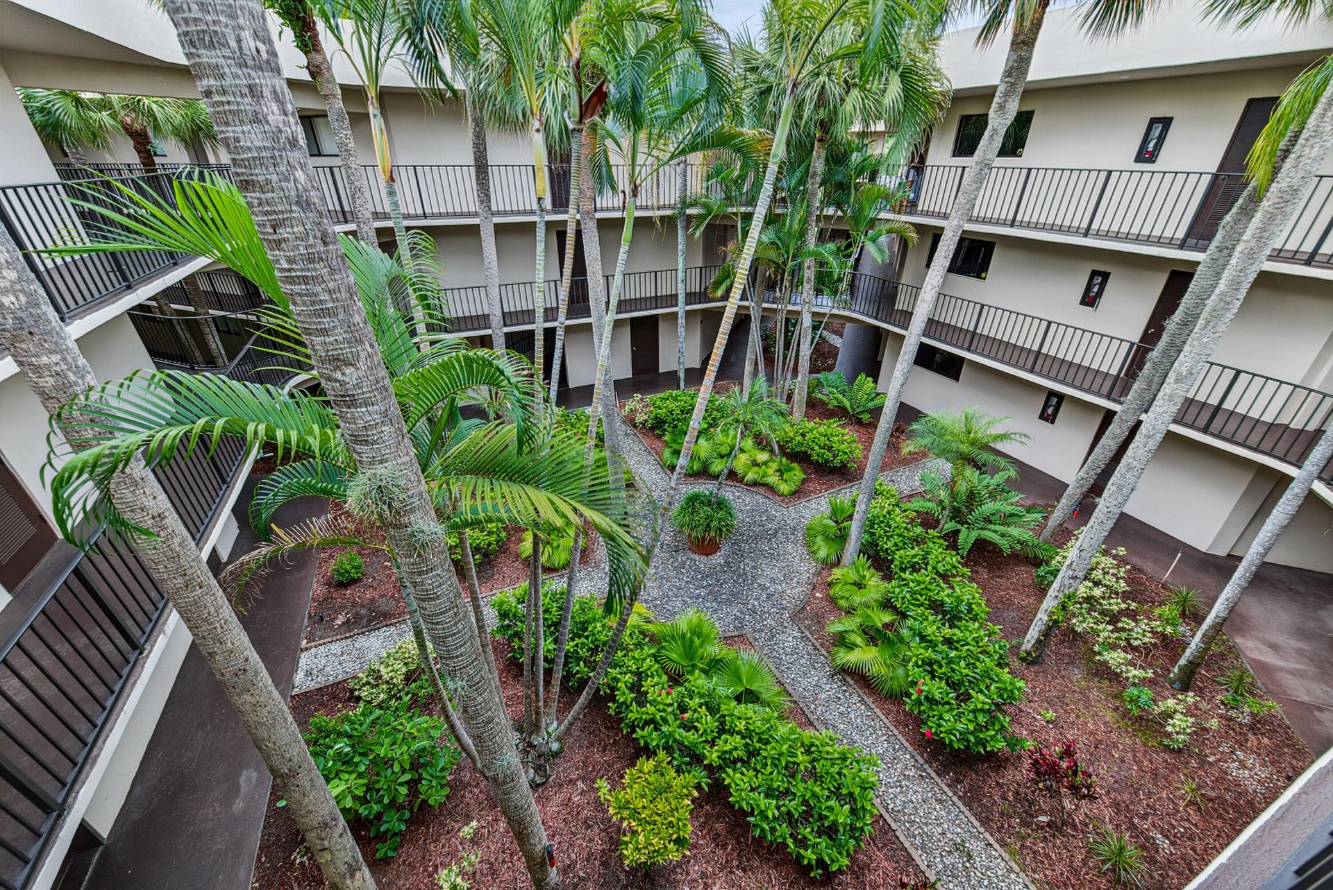5220 Las Verdes Circle, Unit 317, Delray Beach, FL 33484 Photo