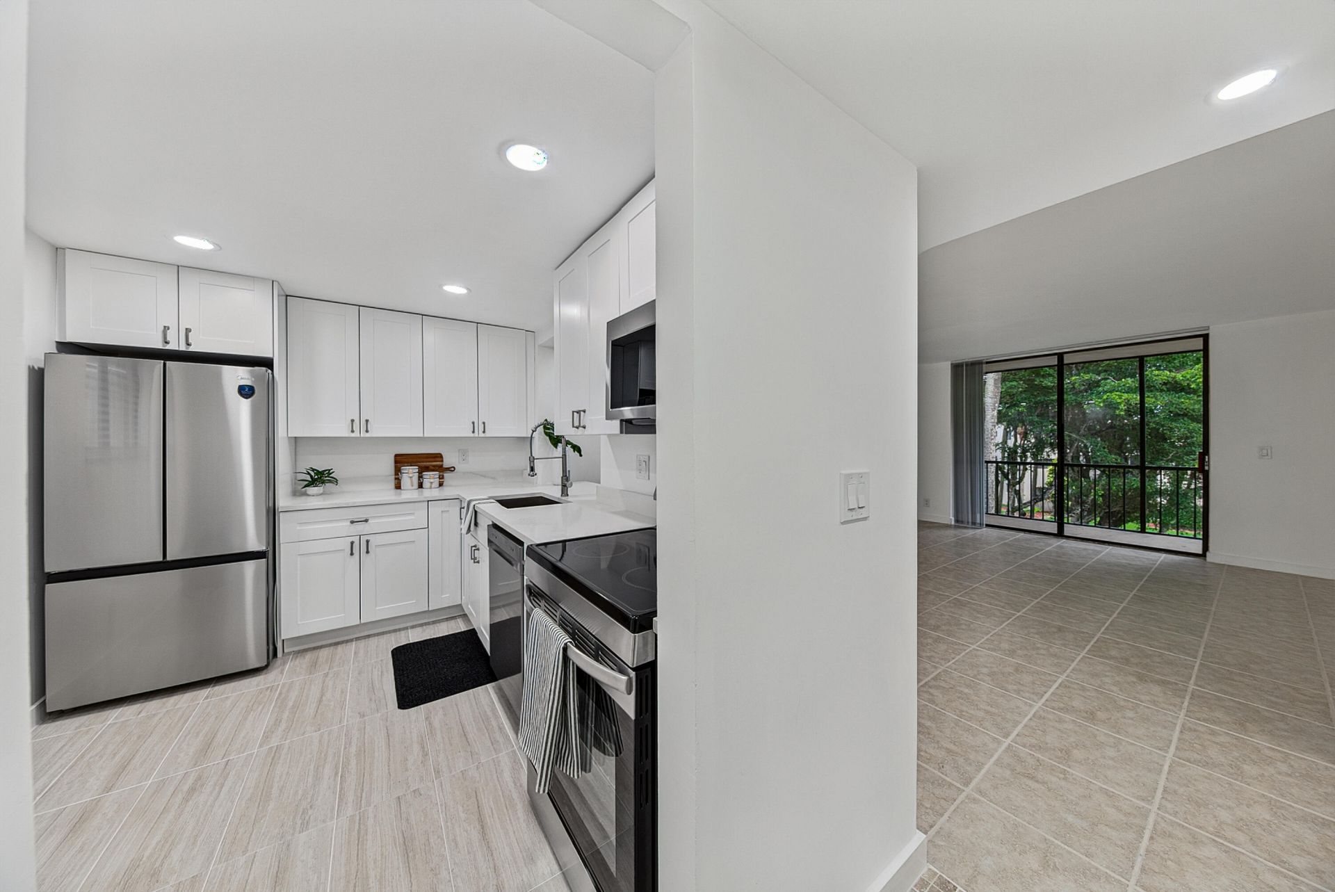 5220 Las Verdes Circle, Unit 317, Delray Beach, FL 33484 Photo