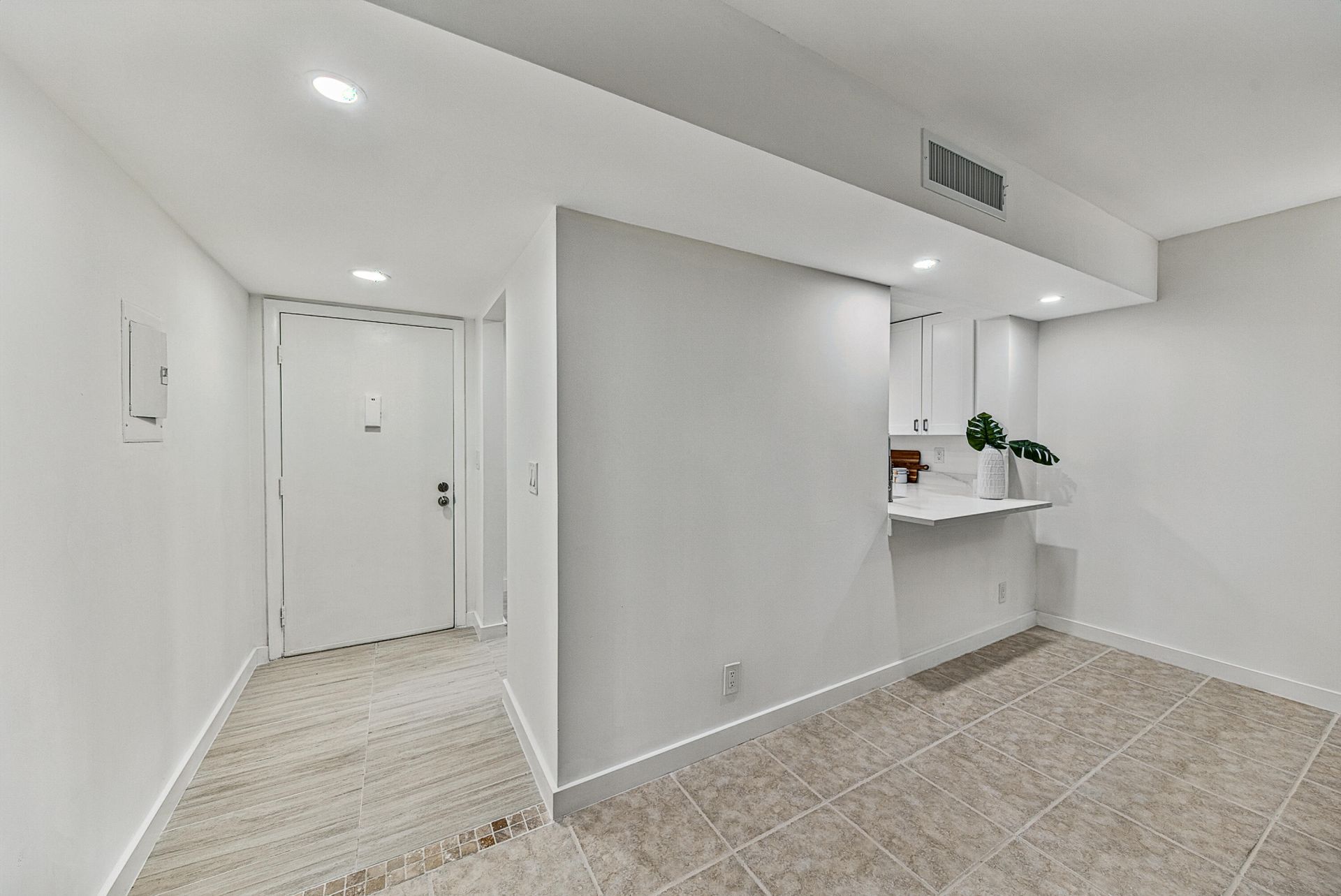 5220 Las Verdes Circle, Unit 317, Delray Beach, FL 33484 Photo