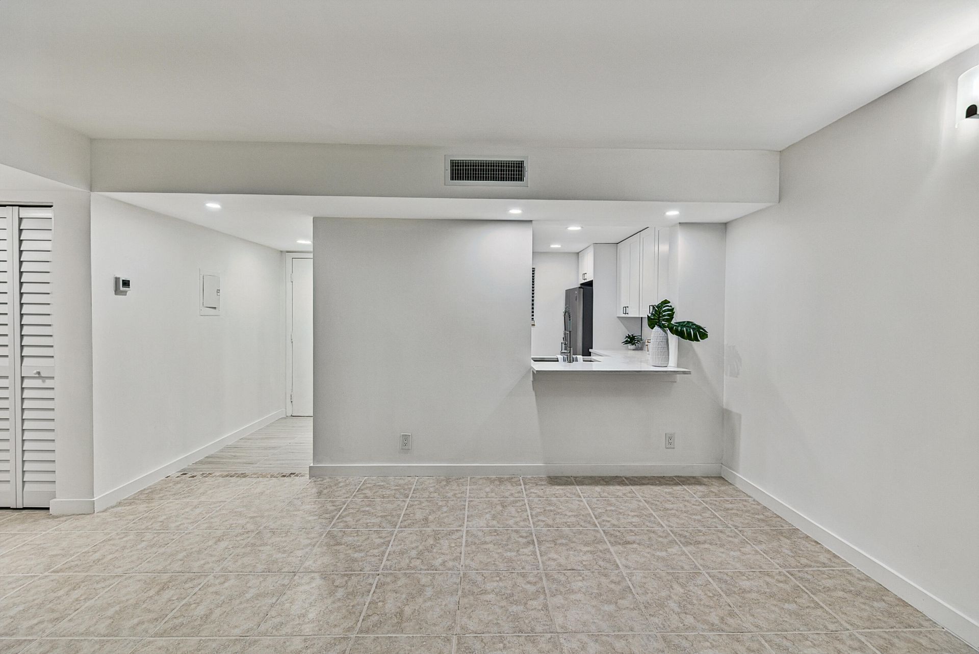 5220 Las Verdes Circle, Unit 317, Delray Beach, FL 33484 Photo