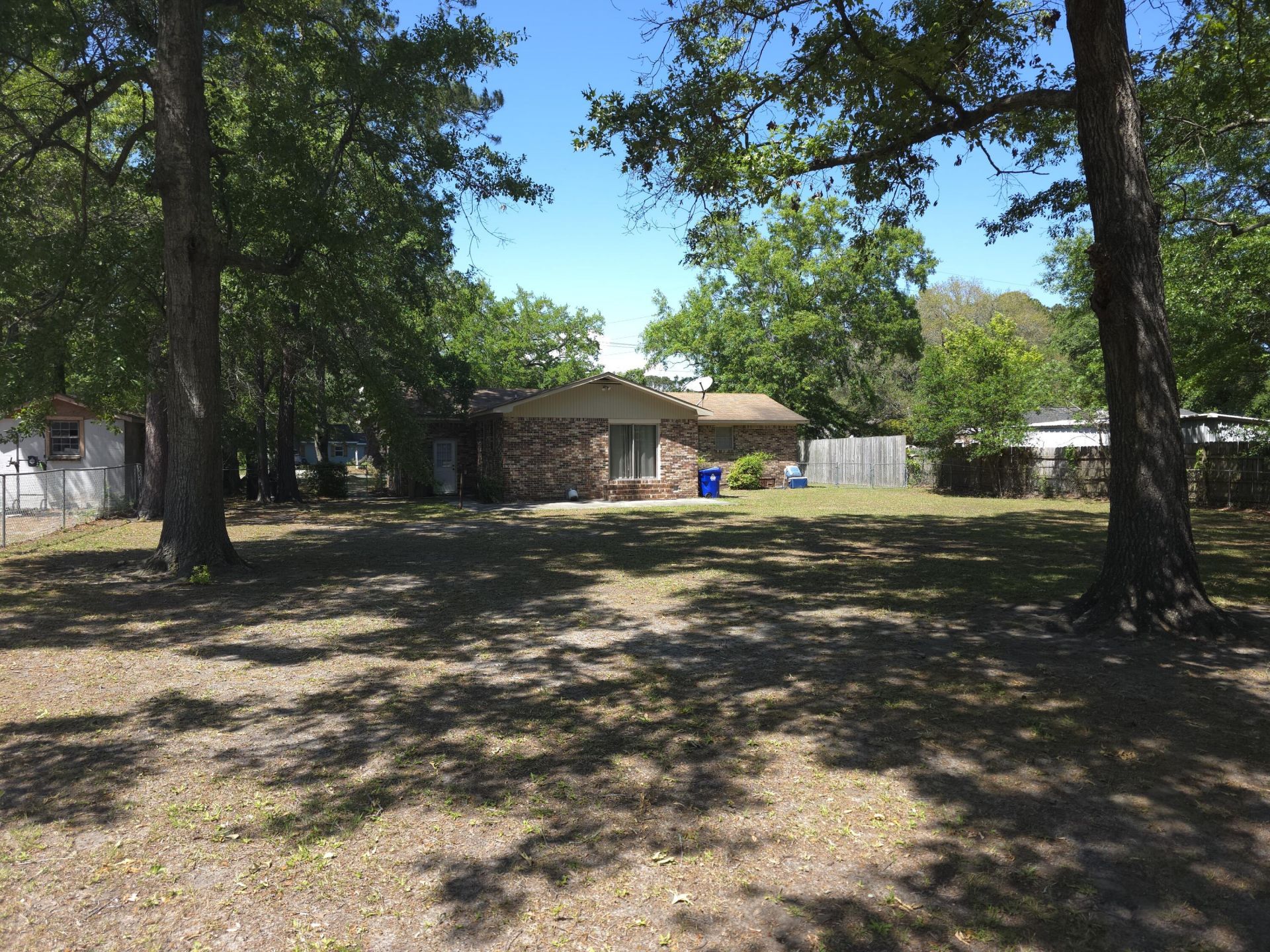 1541 Fort Johnson Road Photo 4