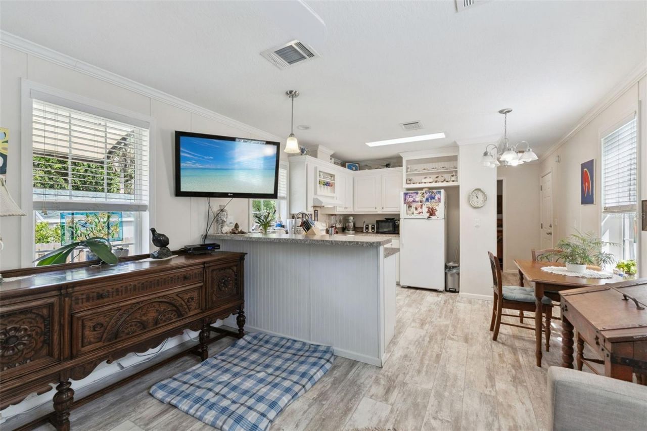 207 Mary Avenue, New Smyrna Beach, FL 32168 Photo