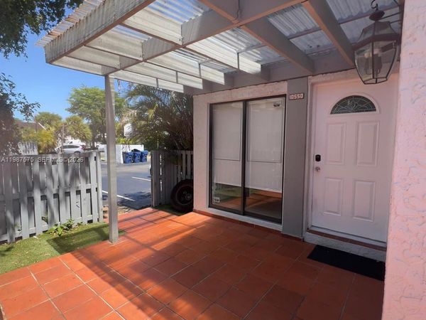 10550 NW 7th Ter , Unit B7, Miami, FL 33172