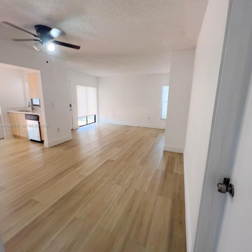 10550 NW 7th Ter , Unit B7, Miami, FL 33172 Photo